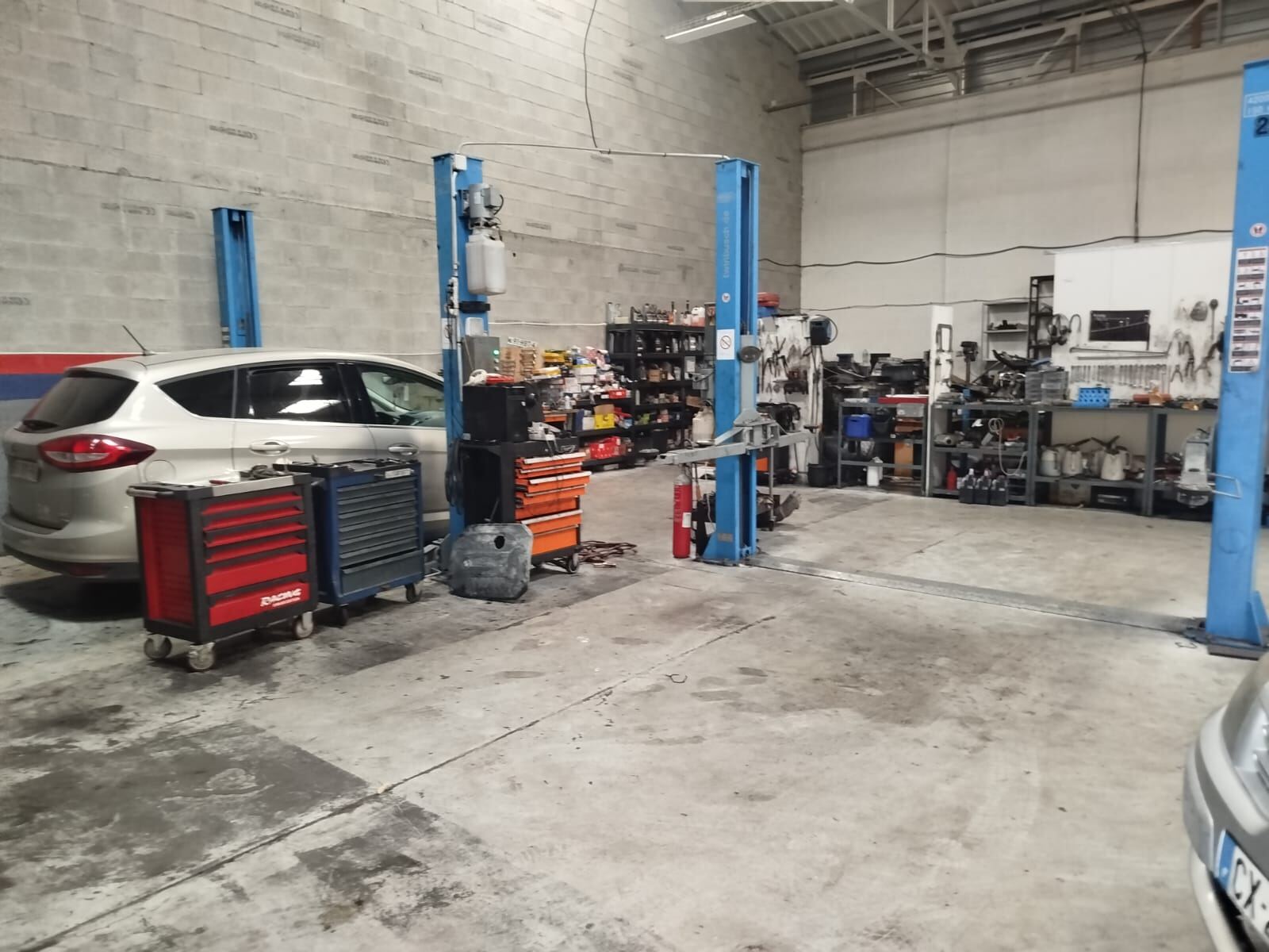 Atelier Auto Express 78 — 3 ponts élévateurs